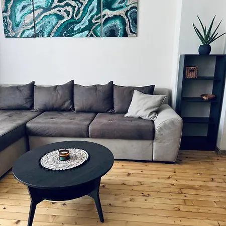 Eagles Bridge Art Apartment